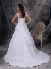 Embriodery Straps Square Neck Wedding Dress For Bride Wear Low Price